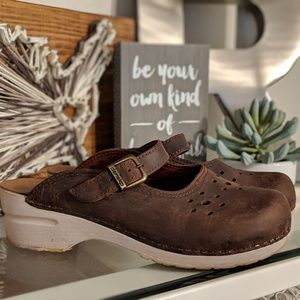 Dankso Oiled Nubuck Brown Clogs 39 8.5